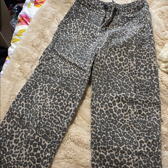 Miou Muse Denim - Leopard Print Ankle Jeans - Women's Cropped Jeans in Gray